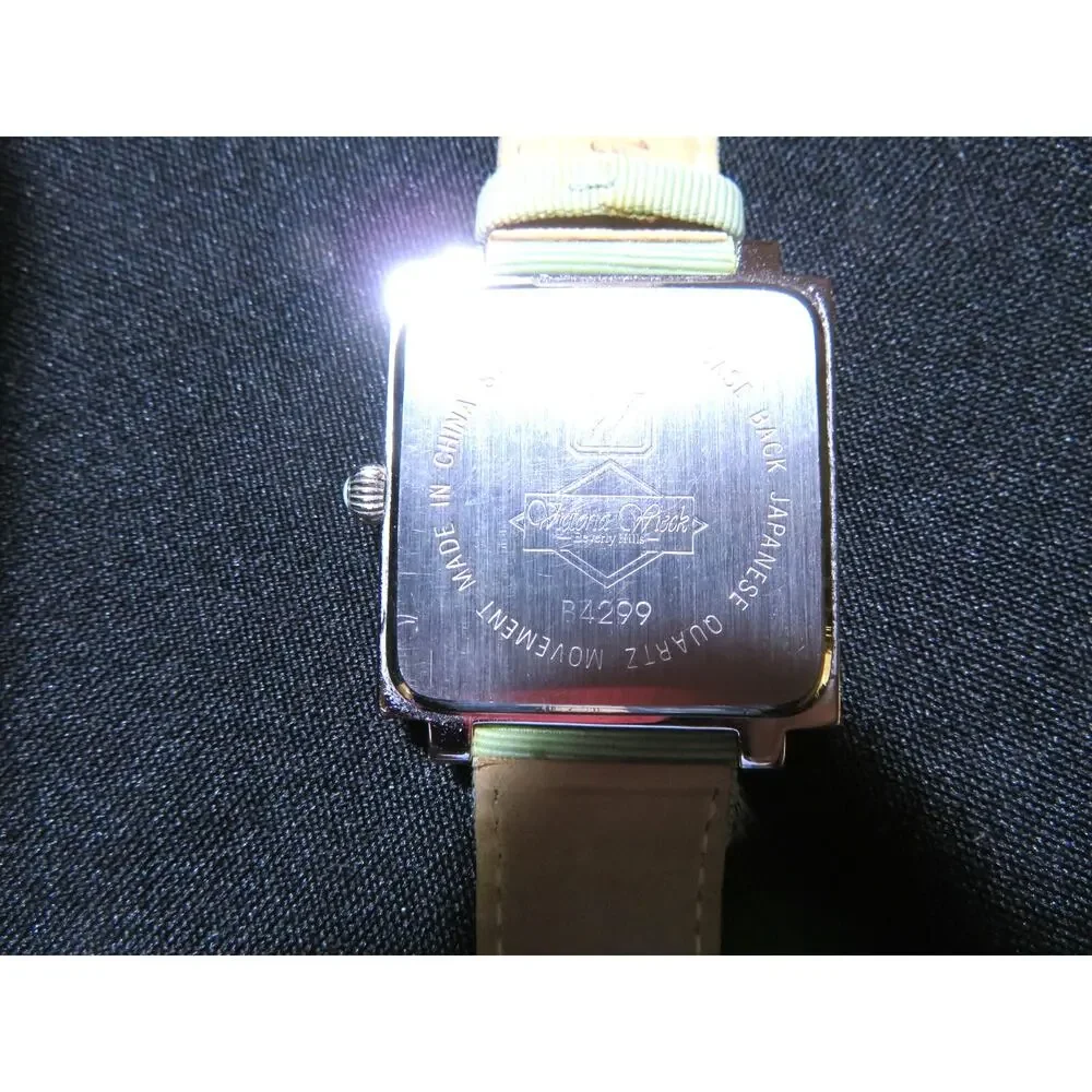 Victoria Weick of Beverly Hills Womens Wrist Watch Green Band Silver Case
